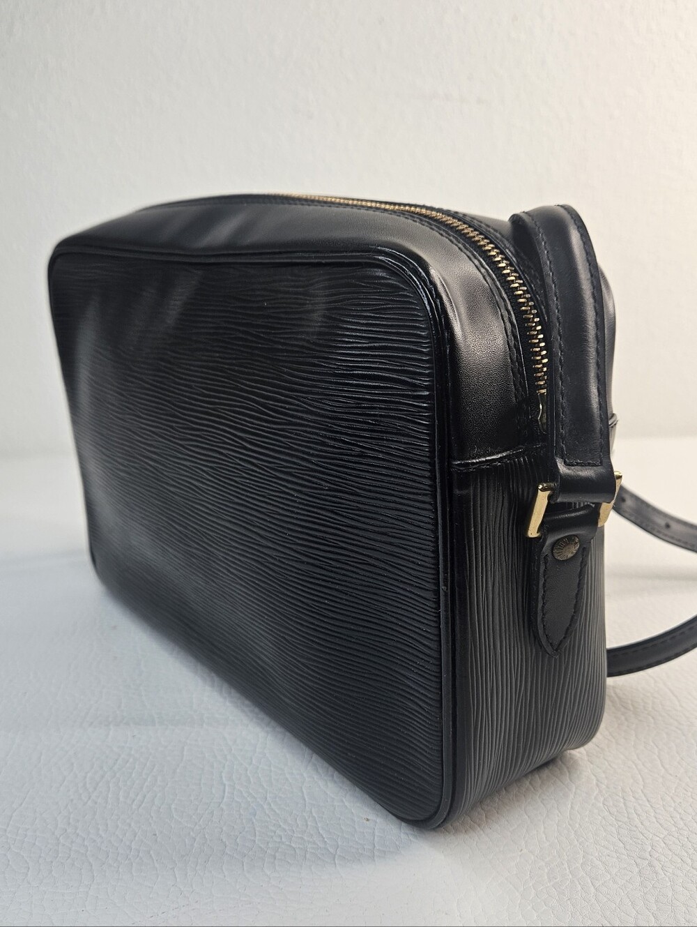 Authentic Louis Vuitton Trocadéro 27 EPI Crossbody Shoulder Bag w/dustcover - Picture 5 of 16